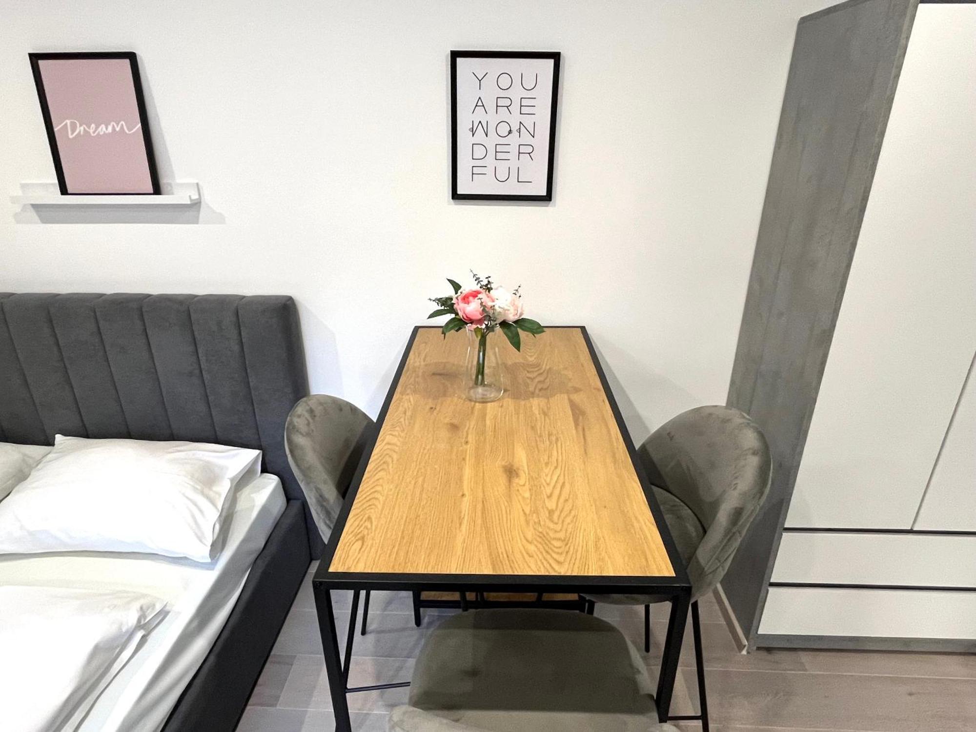 Modern, Smart And In The Heart Of The City Wenen Buitenkant foto